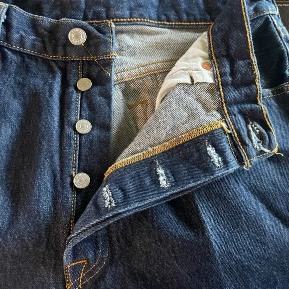 Men’s Levi 501’s - Picture 4 of 8